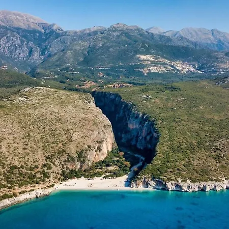 Blu Horizon Gjipe B&B 3*